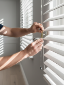 Как выбрать и установить жалюзи: виды, замер и монтаж