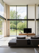 Как выбрать жалюзи для панорамных окон в загородном доме: советы мастера