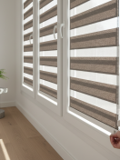 Как выбрать жалюзи на балкон: виды, советы мастера и установка