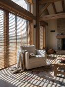 Жалюзи для загородного дома: как выбрать идеальное решение